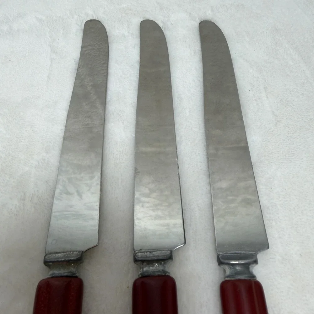 Vintage Bakelite Handle Dinner Knives Red Hammered Stainless Steel Set of 3 MCM‎